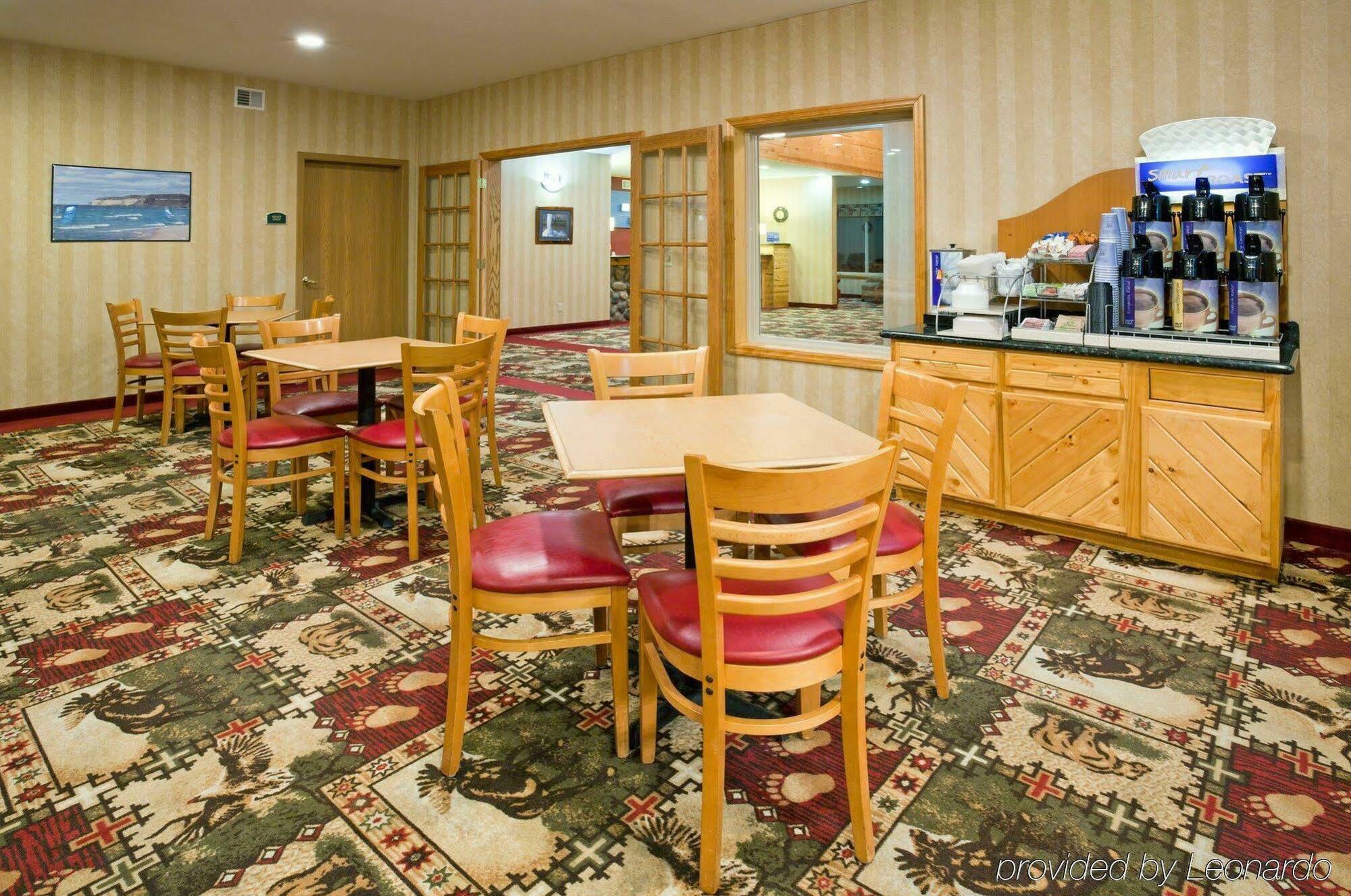 Holiday Inn Express Munising-Lakeview, An Ihg Hotel Ресторант снимка